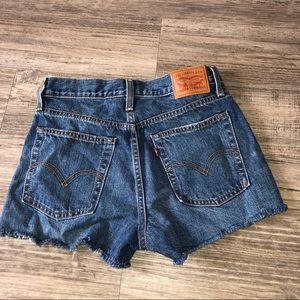 LEVI’S SHORTS!!!